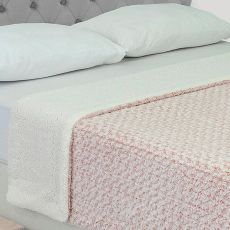 Cobija Doble Faz Ovejero Twist Rosa y Beige 180x200cm Fondo Entero - Cobijas y Mantas | Bylmo