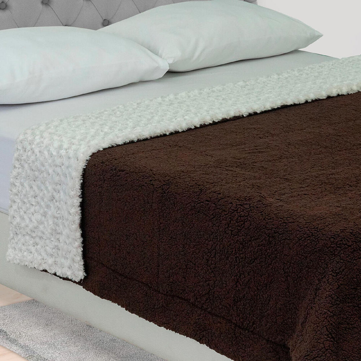 Cobija Doble Faz Ovejero Twist Gris y Cafe 180x200cm Fondo Entero - Cobijas y Mantas | Bylmo