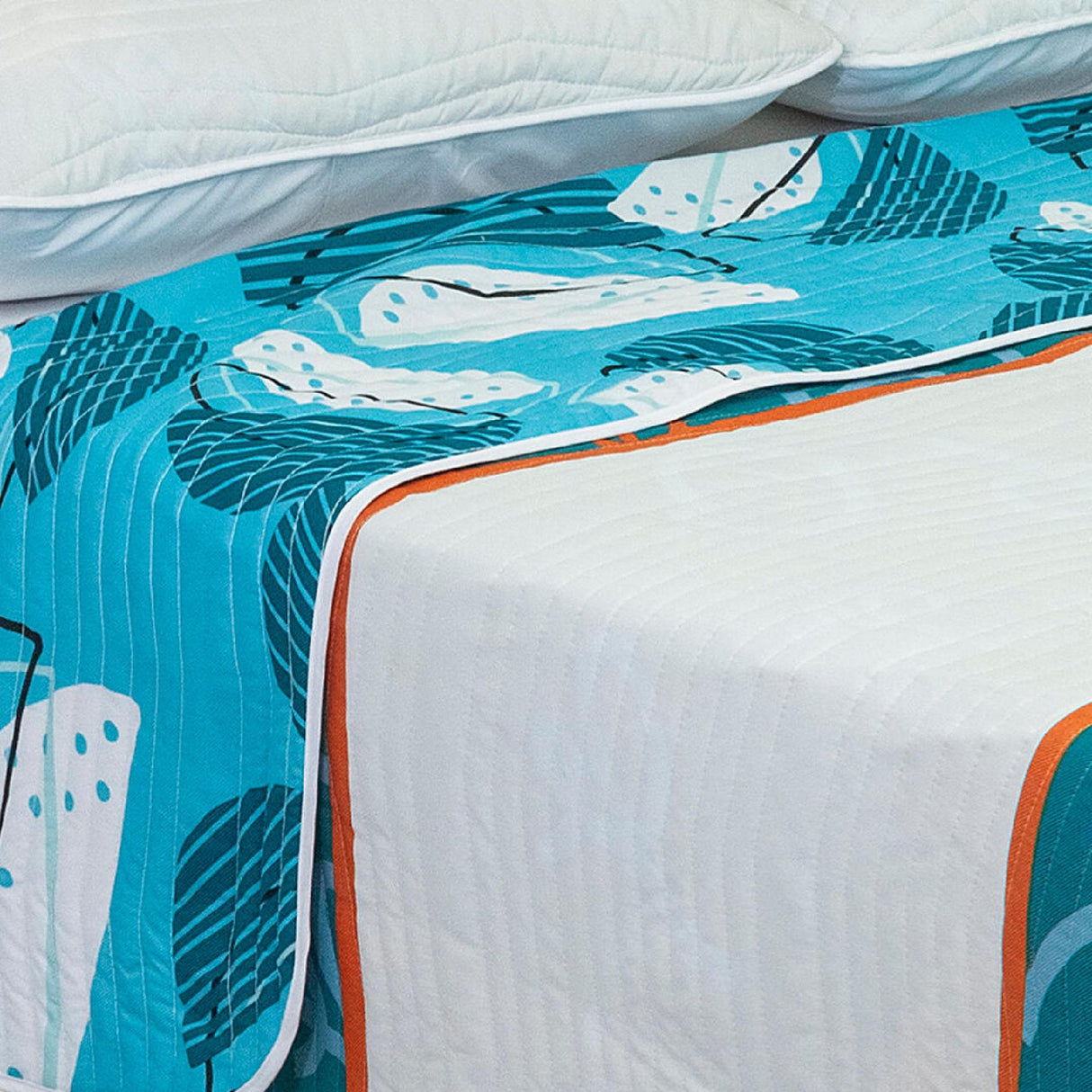 Cubrelecho Español Ambete Azul de Semicírculos Para Cama Queen 160 X 190 Cm - Tendidos y Cubrelechos | Bylmo