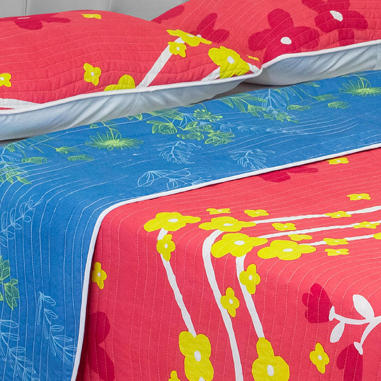 Cubrelecho Español Ambete Rojo y Azul de Flores Para Cama King 200 X 200 Cm - Tendidos y Cubrelechos | Bylmo