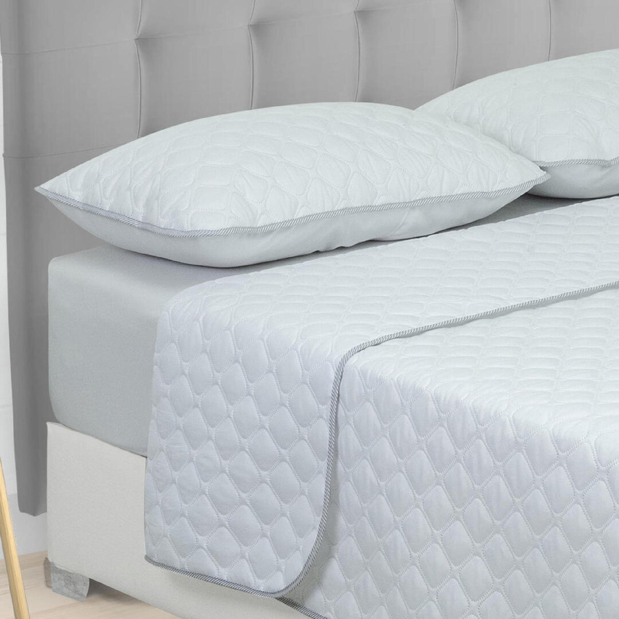 Cubrelecho Doble Faz Convex Blanco Para Cama Doble 140 X 190 Cm Fondo Entero - Tendidos y Cubrelechos | Bylmo