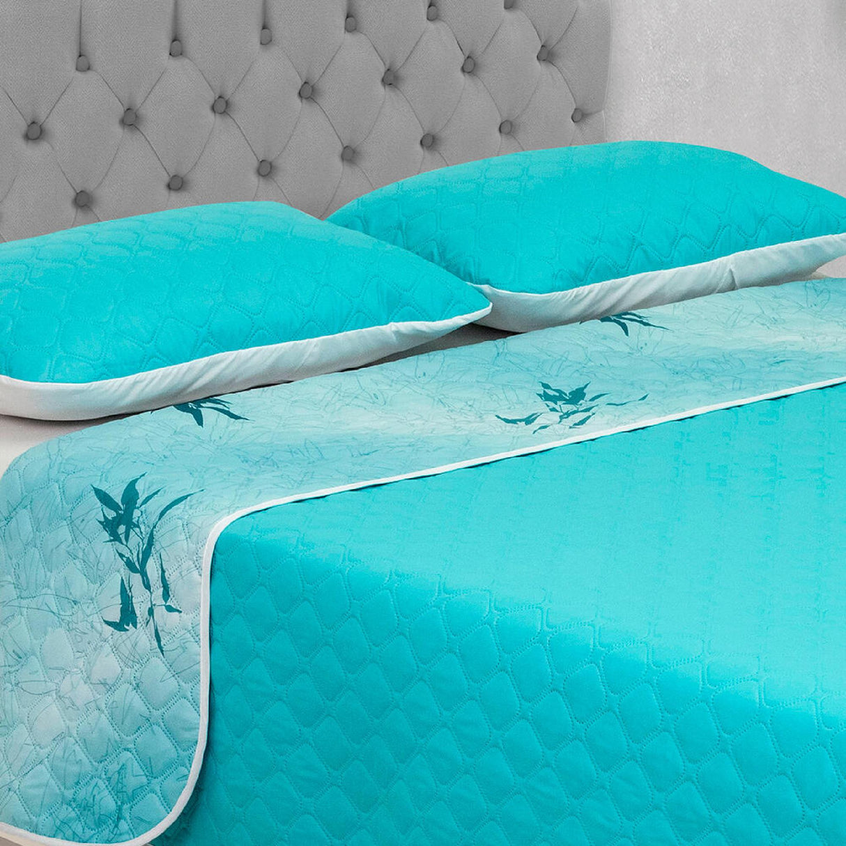 Cubrelecho Doble Faz Barcelona Azul Aguamarina Para Cama King 200 X 200 Cm de Ramas - Tendidos y Cubrelechos | Bylmo
