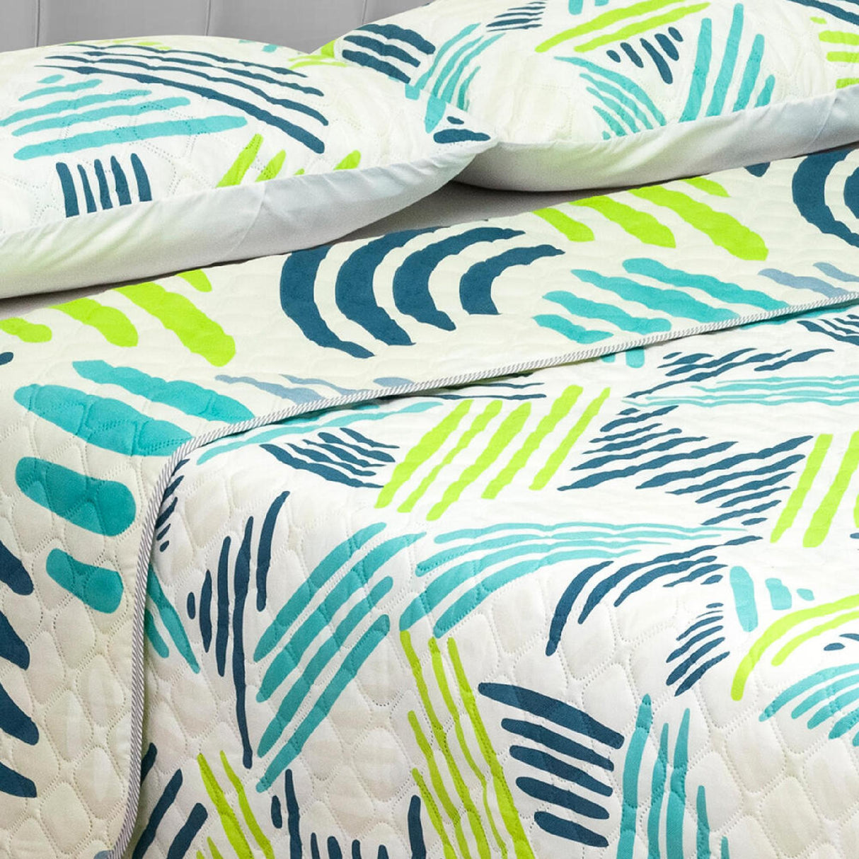 Cubrelecho Doble Faz Style Blanco y Verde Limón Para Cama Queen 160 X 190 Cm de Líneas Entrelazadas - Tendidos y Cubrelechos | Bylmo