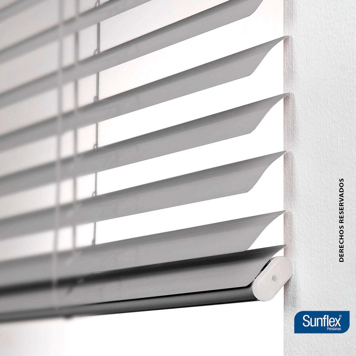 Persiana Horizontal Plata 140x180cm de Soporte Propio - Cortinas y Persianas | Bylmo