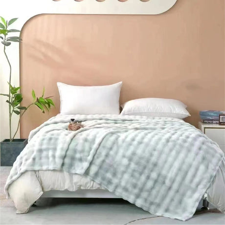 Cobija Alaska Fondo Entero Blanco Y Gris 200x230cm Muy Suave y Ligera - COBIJAS Y MANTAS | Bylmo