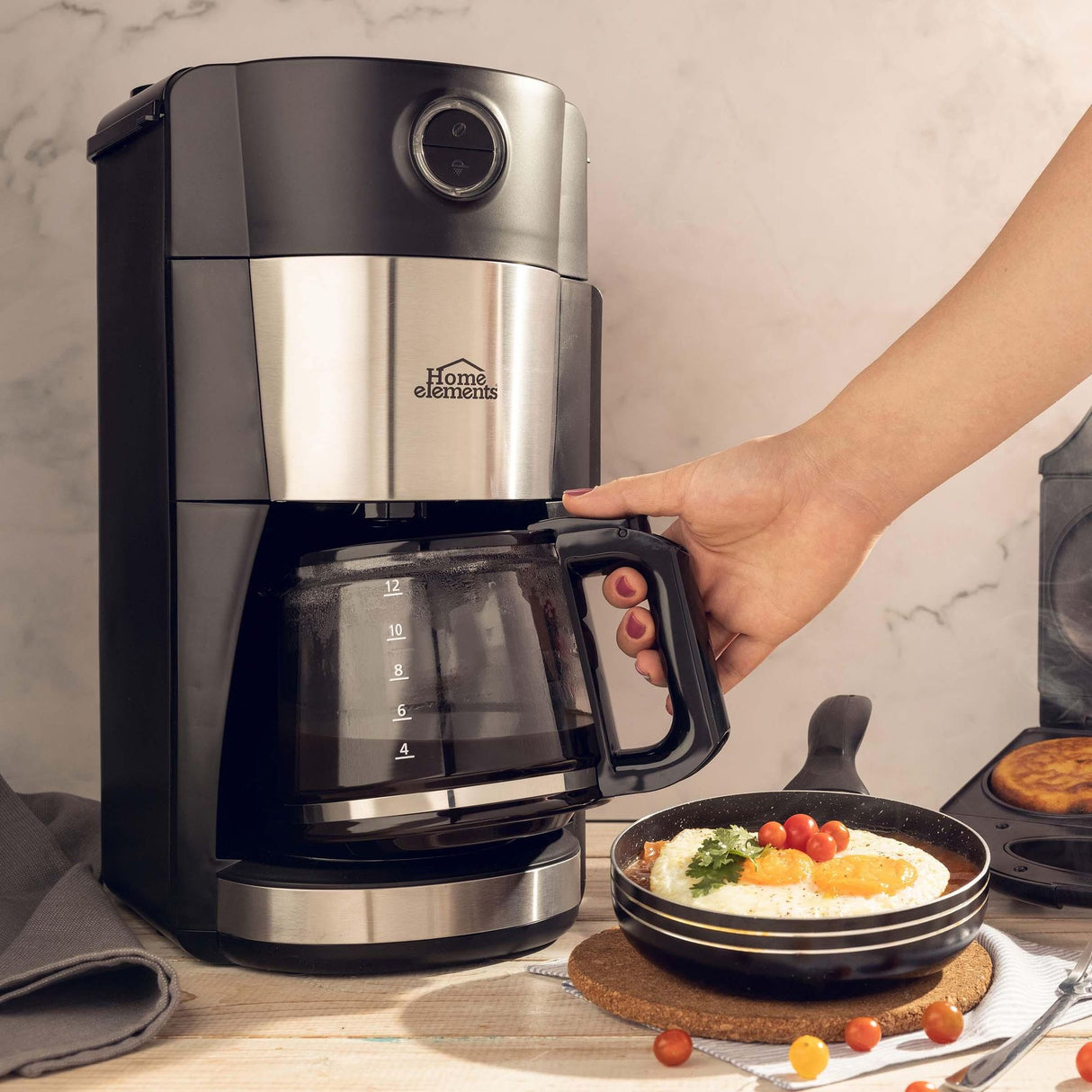 Cafetera Eléctrica Negro y Plateado 20.5x39.5cm Con Sistema Antigoteo y Moledor de Café Para 12 Tazas