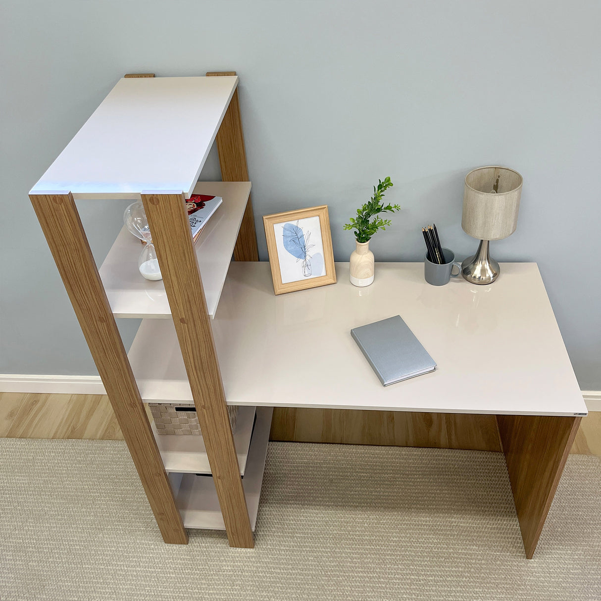 Escritorio con Biblioteca Match Roble y Off White 120x134cm con Tres Repisas - ESCRITORIOS | Bylmo