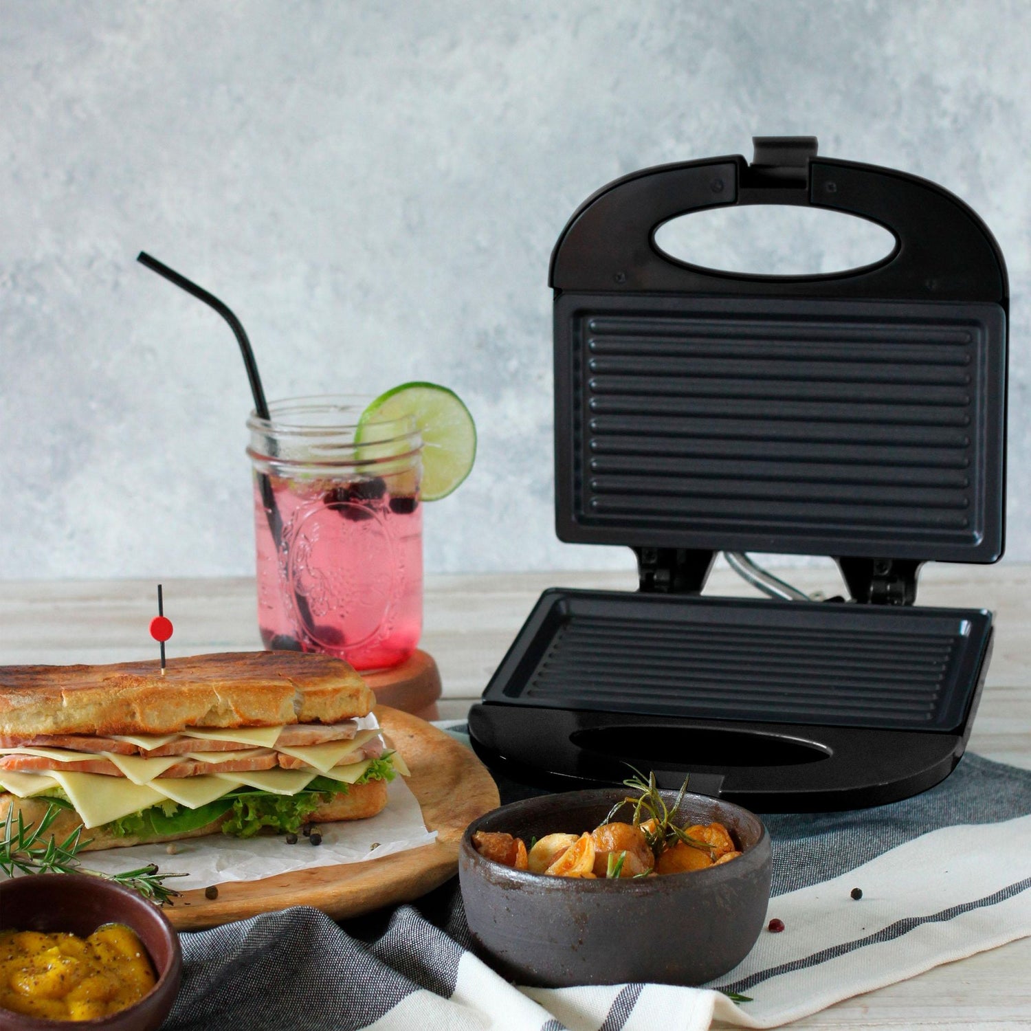 Sanduchera Negro 21.5x9cm de Dos Puestos Tipo Panini - SANDUCHERAS Y WAFLERAS | Bylmo