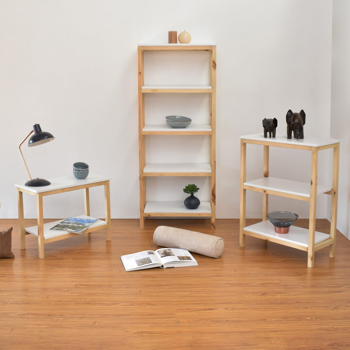Combo Estantería Brooklyn Blanco y Matiz Natural 186x146cm con Diez Entrepaños y Una Mesa Auxiliar - BIBLIOTECAS Y ESTANTERIAS | Bylmo