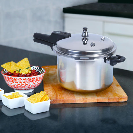 Olla de Presión Plateado y Negro 30.4x26.5cm De 11 Litros Apta para Inducción con Mango de Baquelita - OLLAS Y SARTENES | Bylmo