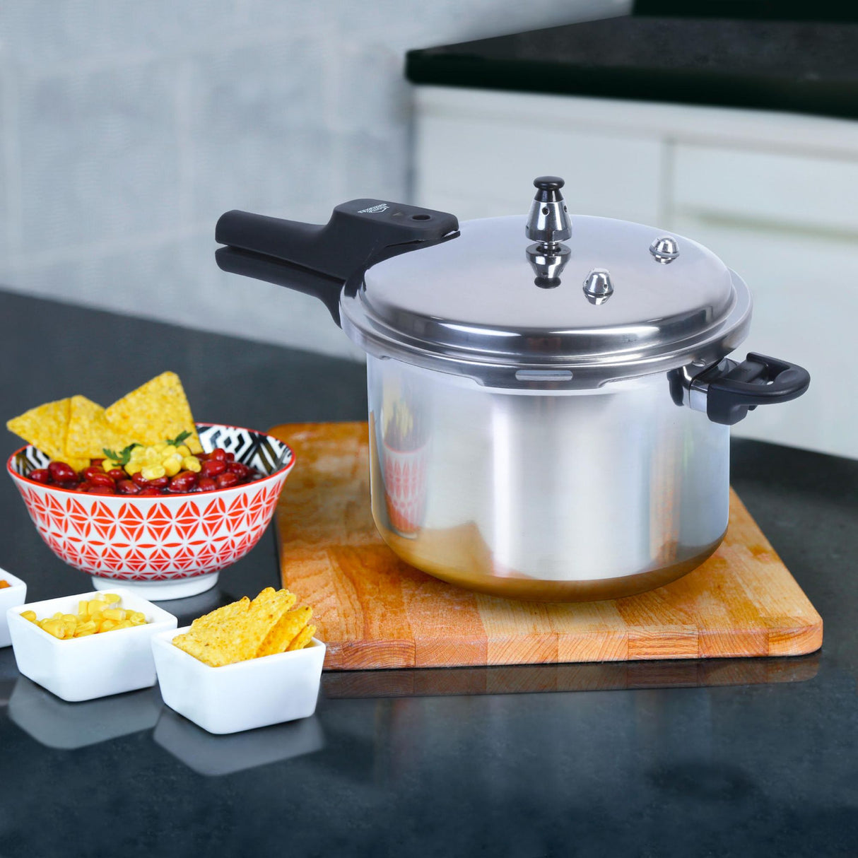 Olla de Presión Plateado y Negro 25x21.6cm De 5.6 Litros Apta para Inducción con Mango de Baquelita - OLLAS Y SARTENES | Bylmo