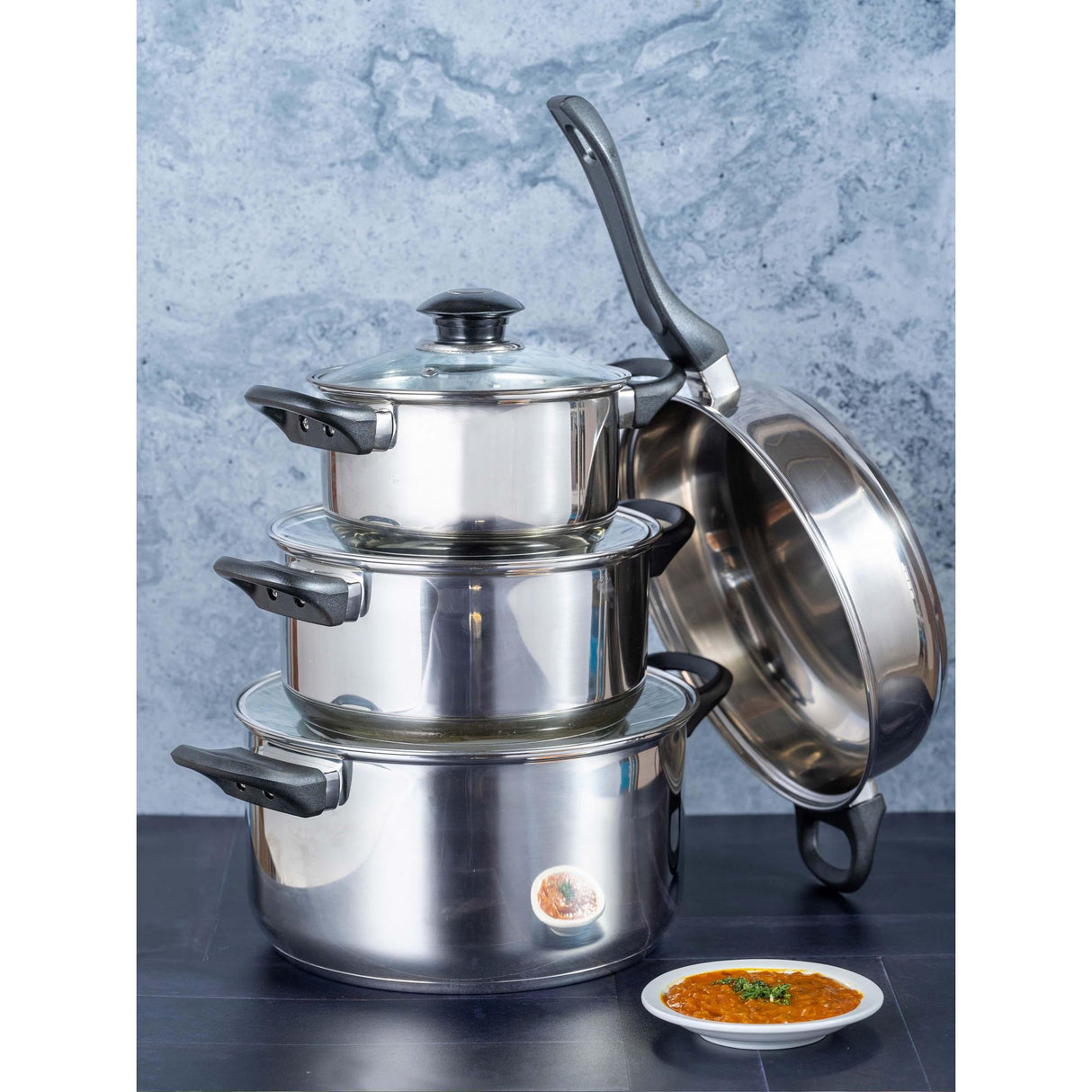 Batería de Cocina Siete Piezas Plateado y Negro 17.5x10cm De 5.2 Litros Apta para Inducción con Mango de Acero Inoxidable - OLLAS Y SARTENES | Bylmo