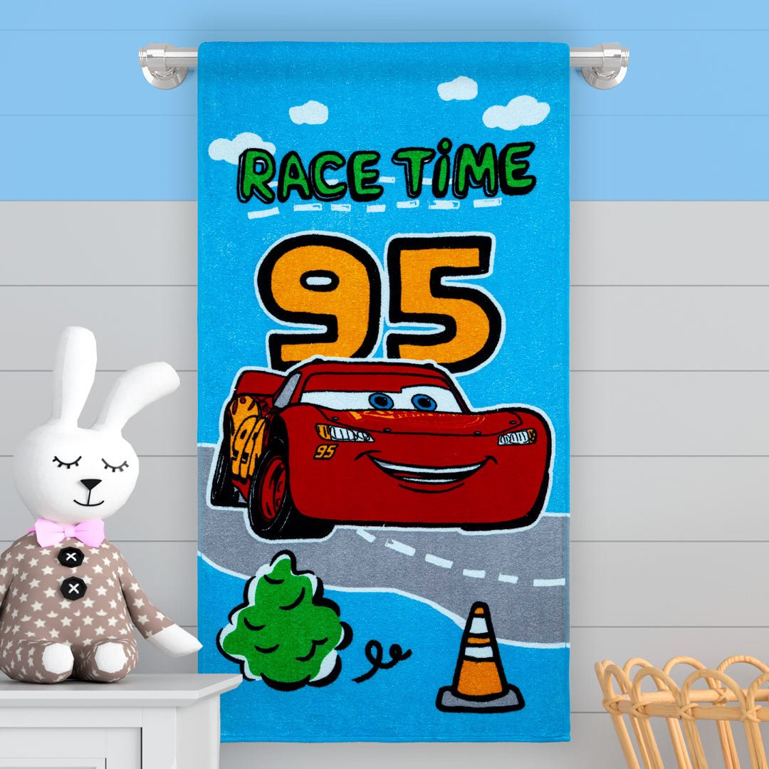 Toalla Infantil de Cuerpo Vamos a Correr Multicolor 60x120cm Rayo Mcqueen - TOALLAS | Bylmo