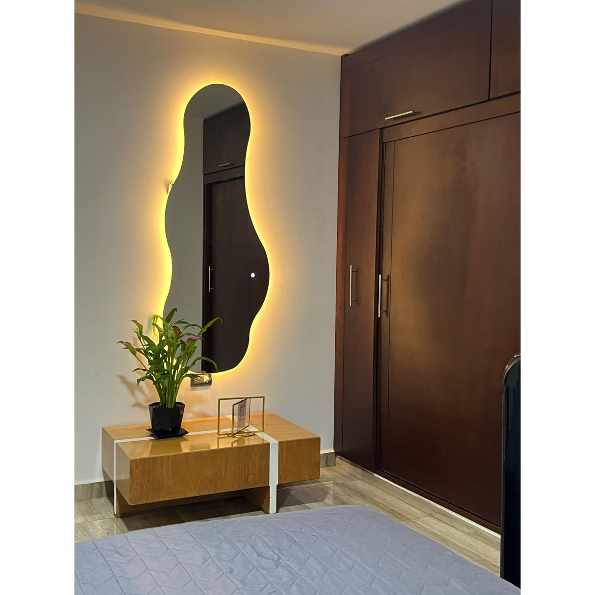 Espejo de Pared Genova Natural 70x150cm Asimetrico Sin Marco y con Iluminación - ESPEJOS DE PARED | Bylmo