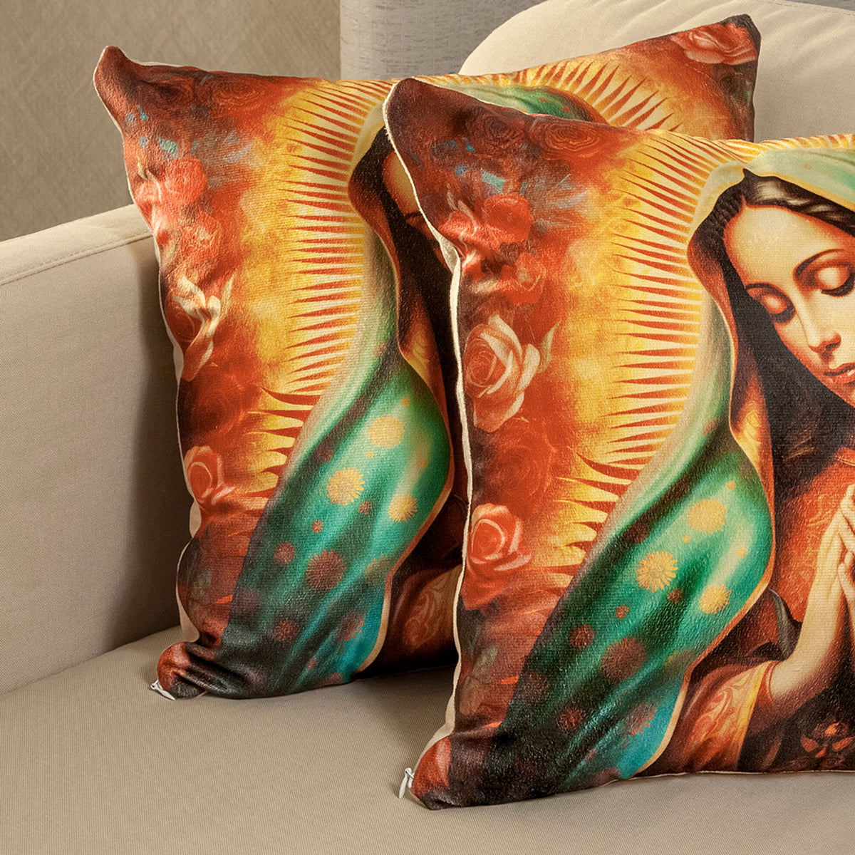 Set X 2 Fundas de Cojines Jardín del Edén Multicolor 45x45cm Cuadrados Virgen De Guadalupe entre Rosas