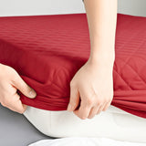 Protector de Colchón Rojo Doble 140 X 190 Cm Antifluido - PROTECTORES DE COLCHON | Bylmo