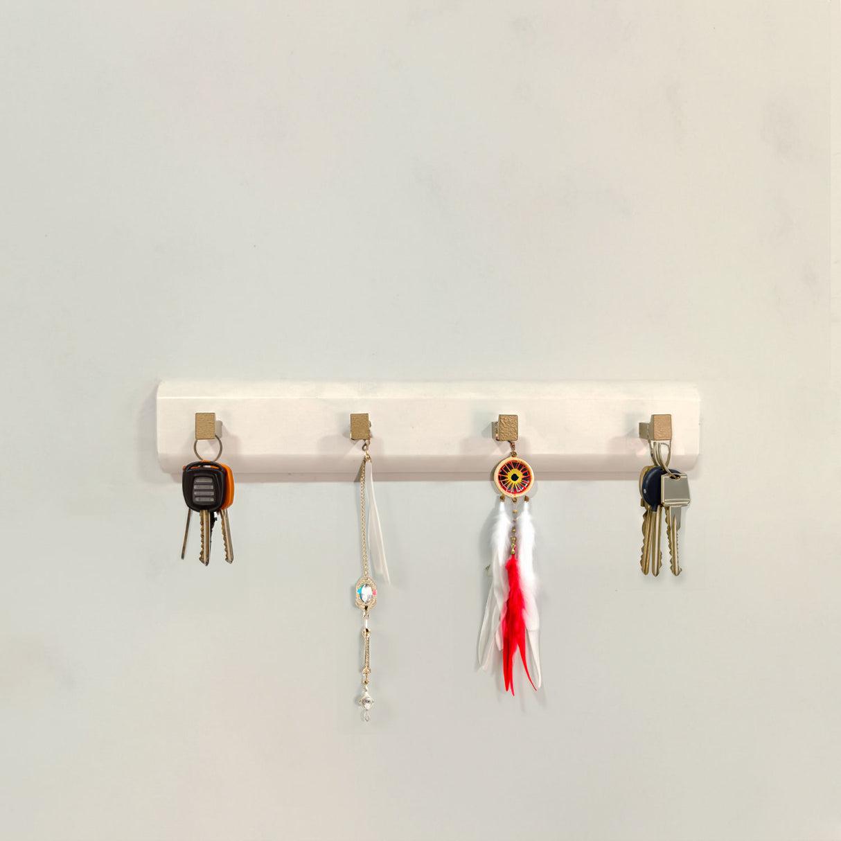Perchero Blanco 22.5x4cm de Pared con Cuatro Ganchos - PERCHEROS | Bylmo