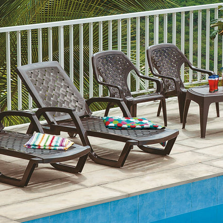 Cama Asoleadora Rimax Arrecife Wengue 69x46.7cm con Apoya Brazos y con Espaldar - SILLAS DE EXTERIOR | Bylmo