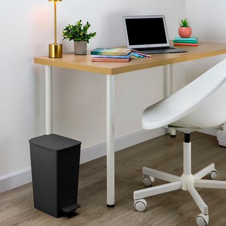 Basurero Rimax Slim Negro 28x35cm de 8 Litros para Multiusos con Tapa De Pedal - BASUREROS Y PAPELERAS | Bylmo