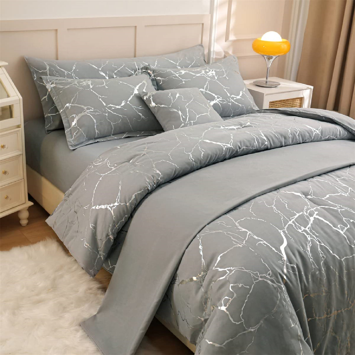 Edredon Harmony Gold Gris 220x240cm para Cama Doble 140 X 180 Cm con Relleno de Fibra Siliconada - TENDIDOS Y CUBRELECHOS | Bylmo