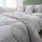 Combo Funda Duvet con Plumón Harmony Leaf Gris 240x240cm para Cama Queen 160 X 180 Cm - TENDIDOS Y CUBRELECHOS | Bylmo