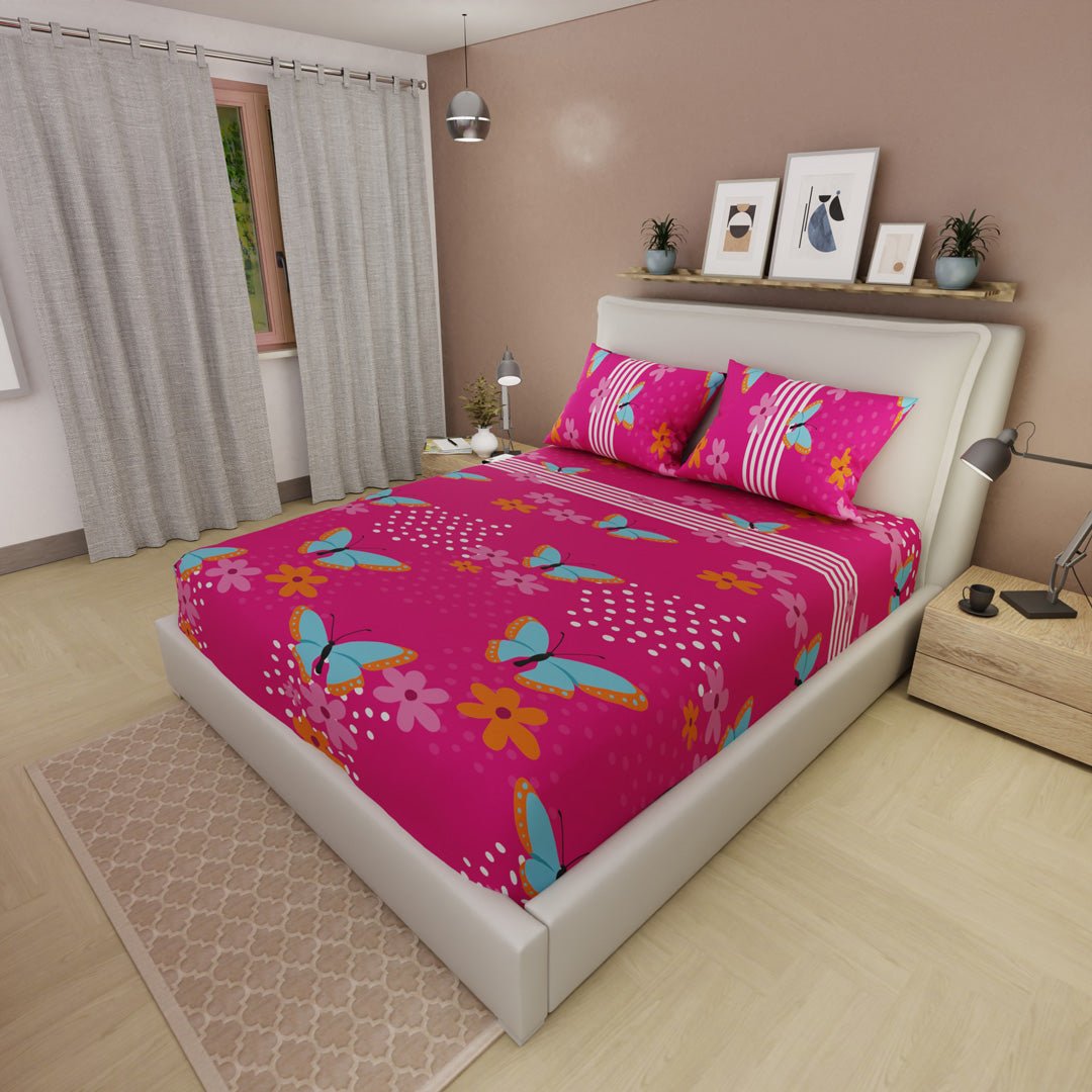 Sábana Ajustable Sueños Glow Fucsia para Cama Queen 160 X 190 Cm Flores Y Mariposas - SABANAS | Bylmo