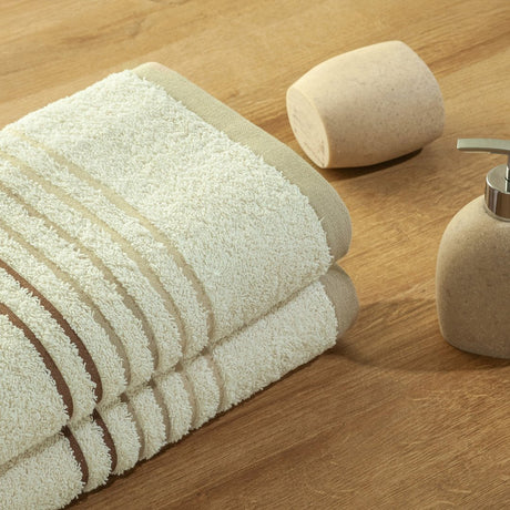 Toalla de Cuerpo Mediterráneo Crema y Tabaco 70x130cm Fondo Entero Extrasuave - TOALLAS | Bylmo