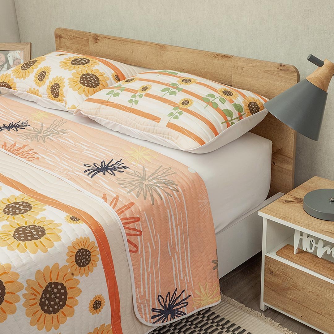 Cubrelecho Verano Eterno Beige y Naranja Claro para Cama Sencilla 100 X 190 Cm Prensado de Flores - TENDIDOS Y CUBRELECHOS | Bylmo