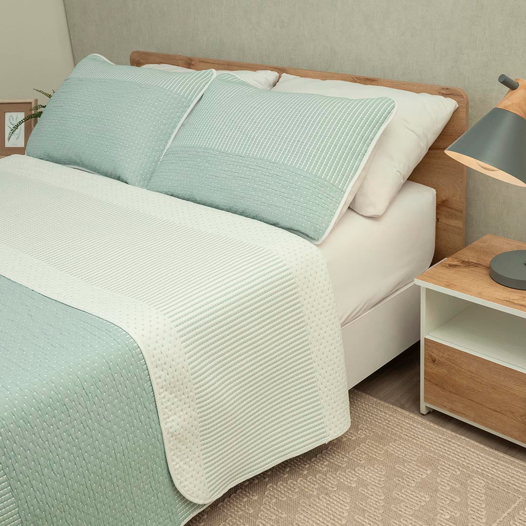 Cubrelecho Doble Faz Trama Verde Arena y Blanco para Cama King 200 X 200 Cm Prensado Fondo Entero - TENDIDOS Y CUBRELECHOS | Bylmo