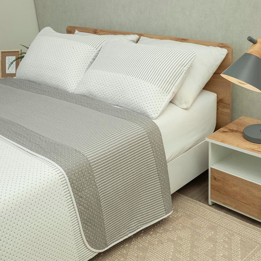 Cubrelecho Doble Faz Trama Arena Gris y Blanco para Cama King 200 X 200 Cm Prensado Fondo Entero - TENDIDOS Y CUBRELECHOS | Bylmo