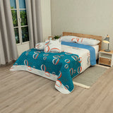 Cubrelecho Termosellado Giro Magnético Azul Oscuro y Blanco para Cama Semidoble 120 X 190 Cm Prensado de Figuras - TENDIDOS Y CUBRELECHOS | Bylmo