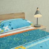 Cubrelecho Doble Faz Código X Urban Blanco y Azul para Cama Doble 140 X 190 Cm Prensado de Figuras - TENDIDOS Y CUBRELECHOS | Bylmo