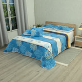 Cubrelecho Versos Cruzados Blanco y Azul para Cama King 200 X 200 Cm Prensado de Lineas Ondulantes - TENDIDOS Y CUBRELECHOS | Bylmo