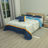 Cubrelecho Versos Cruzados Blanco y Azul para Cama King 200 X 200 Cm Prensado de Lineas Ondulantes - TENDIDOS Y CUBRELECHOS | Bylmo