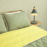 Cubrelecho Flora Café Grisáceo y Amarillo para Cama Doble 140 X 190 Cm Fondo Entero - TENDIDOS Y CUBRELECHOS | Bylmo
