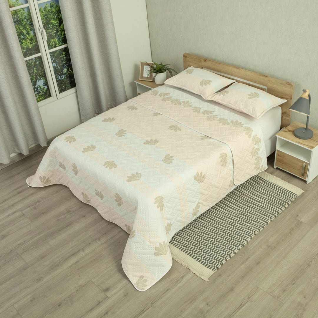 Cubrelecho Doble Faz Style Encato PAstel Rosa Claro y Blanco para Cama Queen 160 X 190 Cm de Hojas - TENDIDOS Y CUBRELECHOS | Bylmo