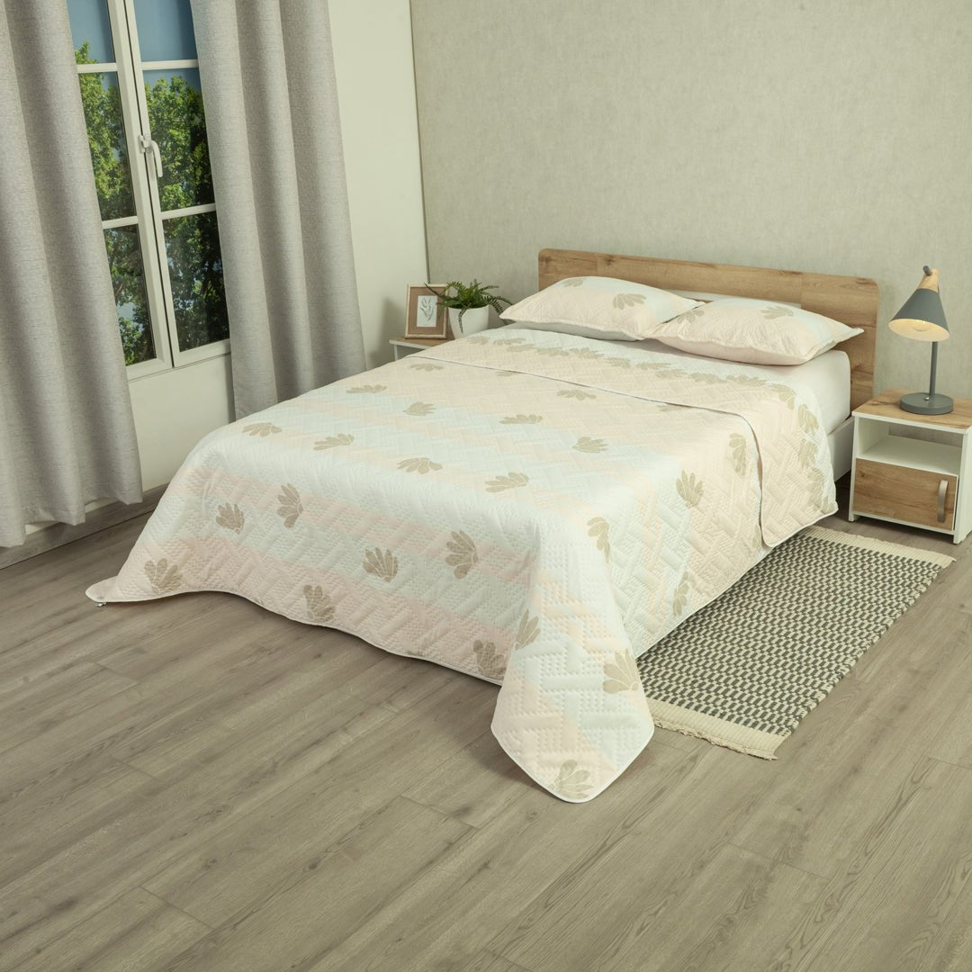 Cubrelecho Doble Faz Style Encanto Pastel Rosa Claro y Blanco para Cama King 200 X 200 Cm de Hojas - TENDIDOS Y CUBRELECHOS | Bylmo