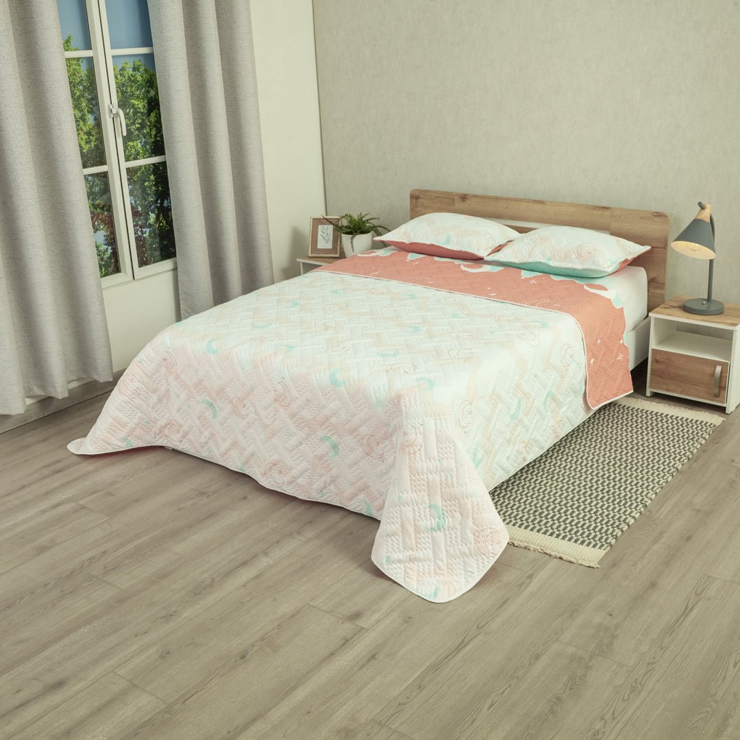 Cubrelecho Doble Faz Style Sueño Lunar Rosado Claro y Naranja Claro para Cama King 200 X 200 Cm de Lunas - TENDIDOS Y CUBRELECHOS | Bylmo