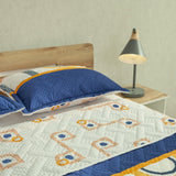 Cubrelecho Doble Faz Style Órbita Blanco y Azul Oscuro para Cama Semidoble 120 X 190 Cm de Lineas Y Puntos - TENDIDOS Y CUBRELECHOS | Bylmo