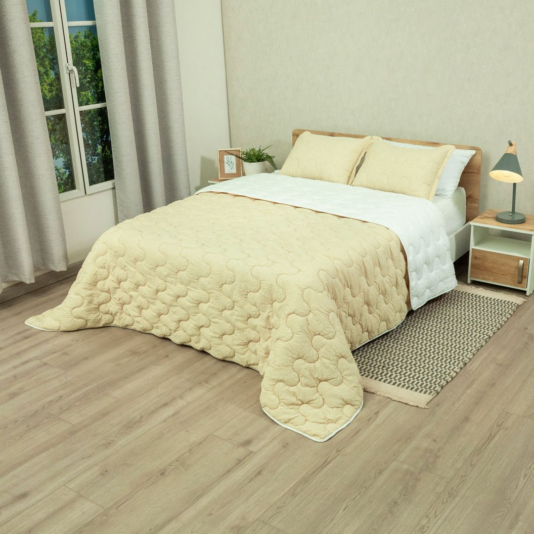 Cubrelecho Flora Amarillo y Blanco para Cama Queen 160 X 190 Cm Fondo Entero - TENDIDOS Y CUBRELECHOS | Bylmo
