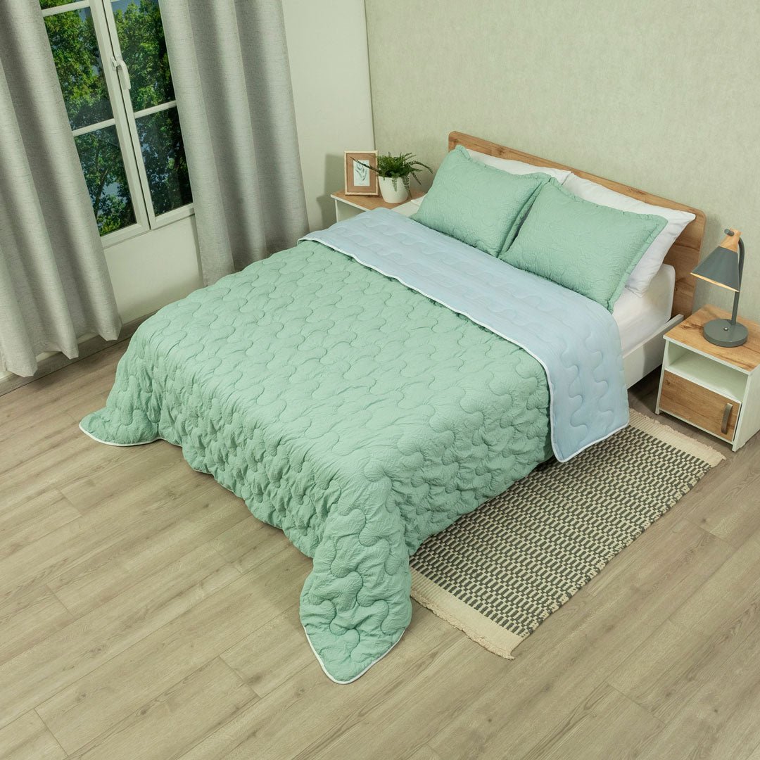 Cubrelecho Flora Verde y Azul para Cama Queen 160 X 190 Cm Fondo Entero - TENDIDOS Y CUBRELECHOS | Bylmo