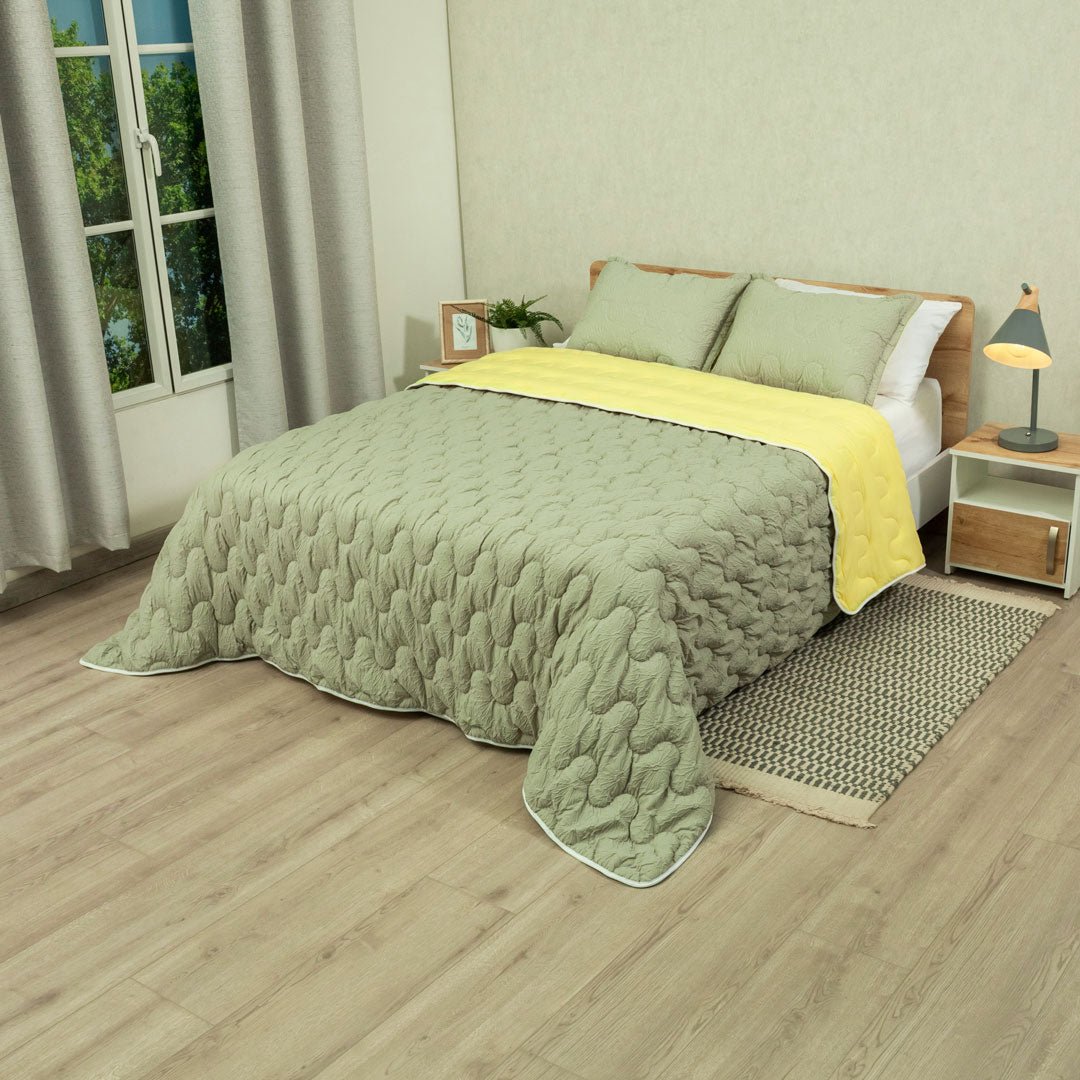 Cubrelecho Flora Café Grisáceo para Cama Queen 160 X 190 Cm Fondo Entero - TENDIDOS Y CUBRELECHOS | Bylmo