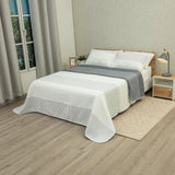 Cubrelecho Doble Faz Trama Arena Gris y Blanco para Cama Doble 140 X 190 Cm Prensado de Lineas - TENDIDOS Y CUBRELECHOS | Bylmo