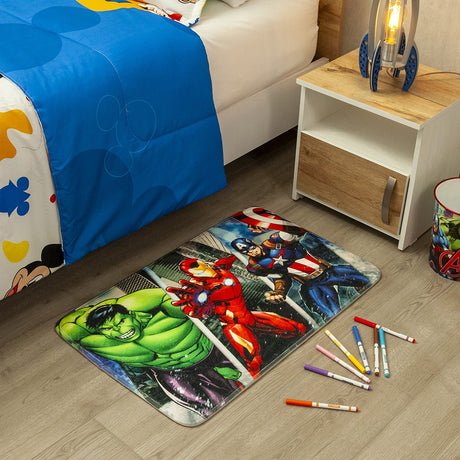 Tapete Disney Azul y Rojo 80x50cm para Dormitorio de Avengers - TAPETES Y ALFOMBRAS | Bylmo