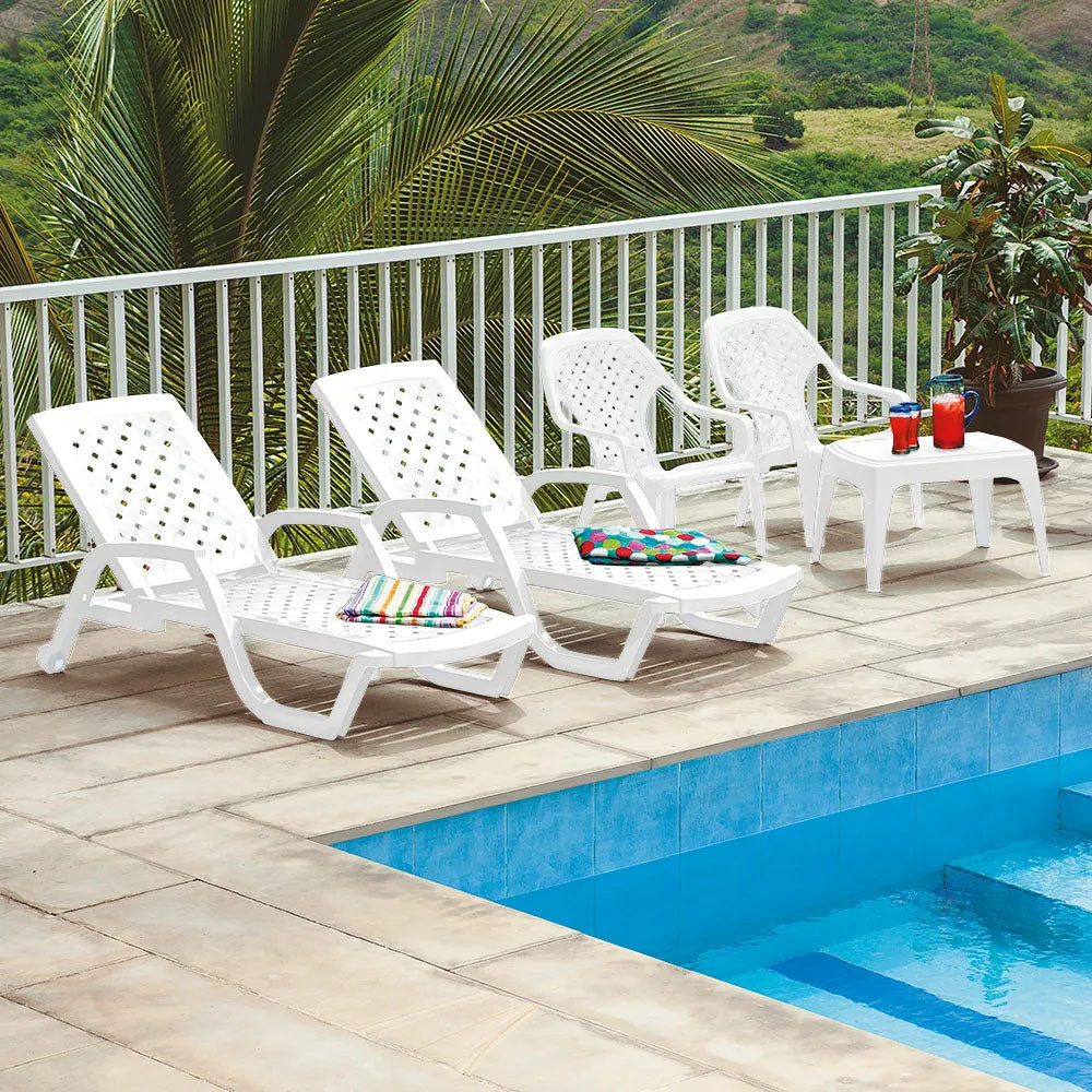 Combo Playero Rimax Blanco 69x46.7cm con Dos Camas Asoleadoras Dos Sillas Playeras y Una Mesa de Centro - SILLAS DE EXTERIOR | Bylmo