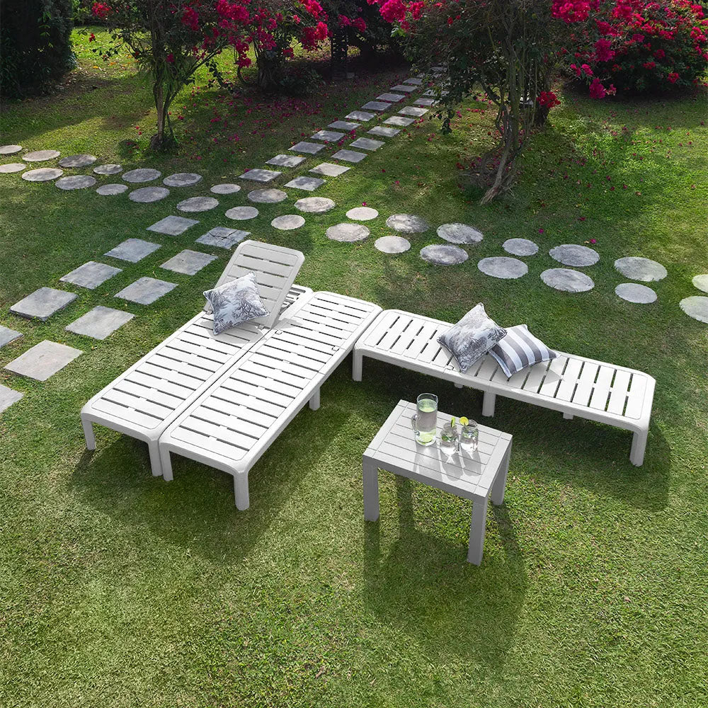Combo Piscina Rimax Blanco 57.5x29cm con Dos Camas Asoleadoras Dos Sillas Playeras y Una Mesa de Centro Recatangular - SILLAS DE EXTERIOR | Bylmo