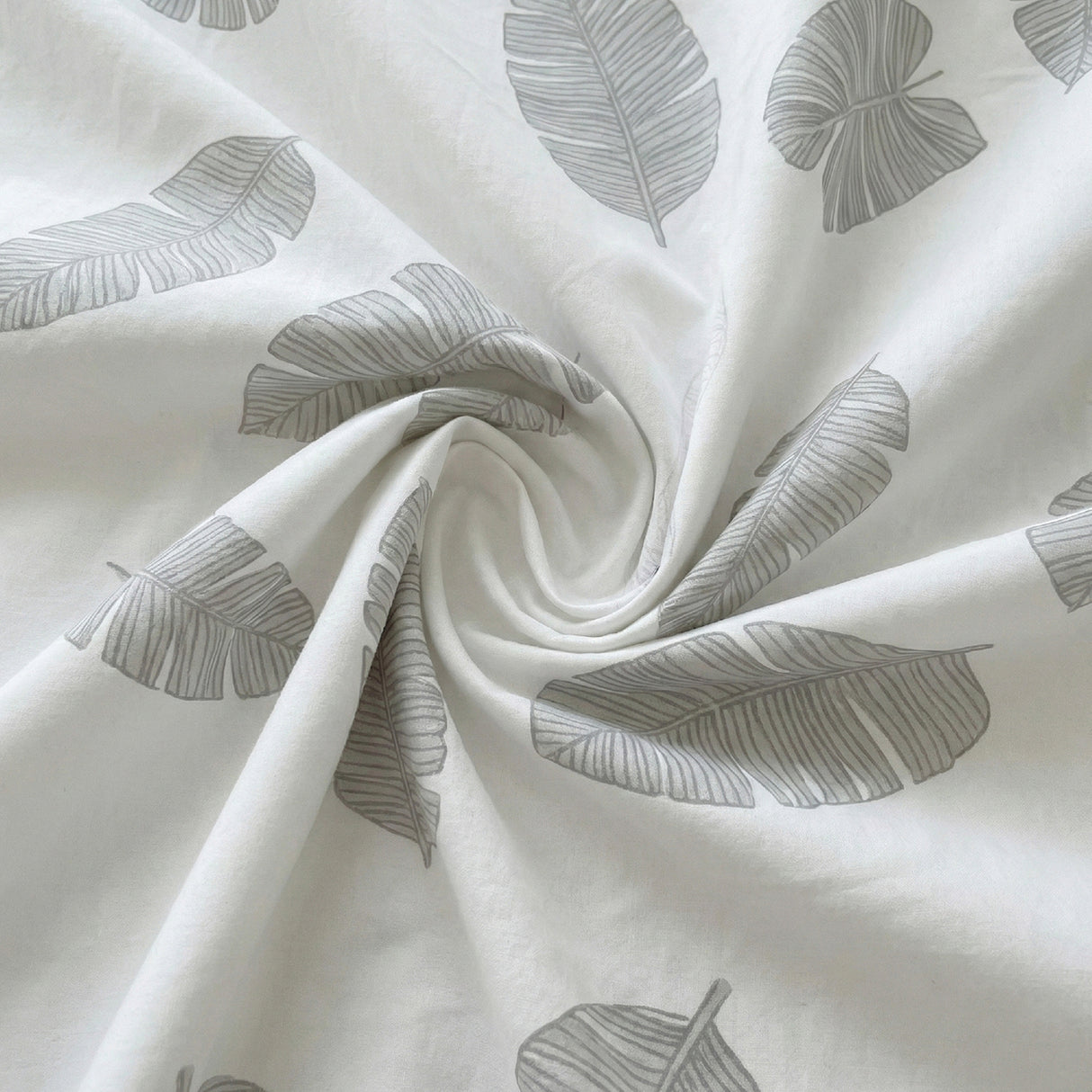 Juego de Sabanas Leaf Gray Blanco para colchón Sencillo 100 X 190 Cm 200 Hilos Con Elastico - SABANAS | Bylmo
