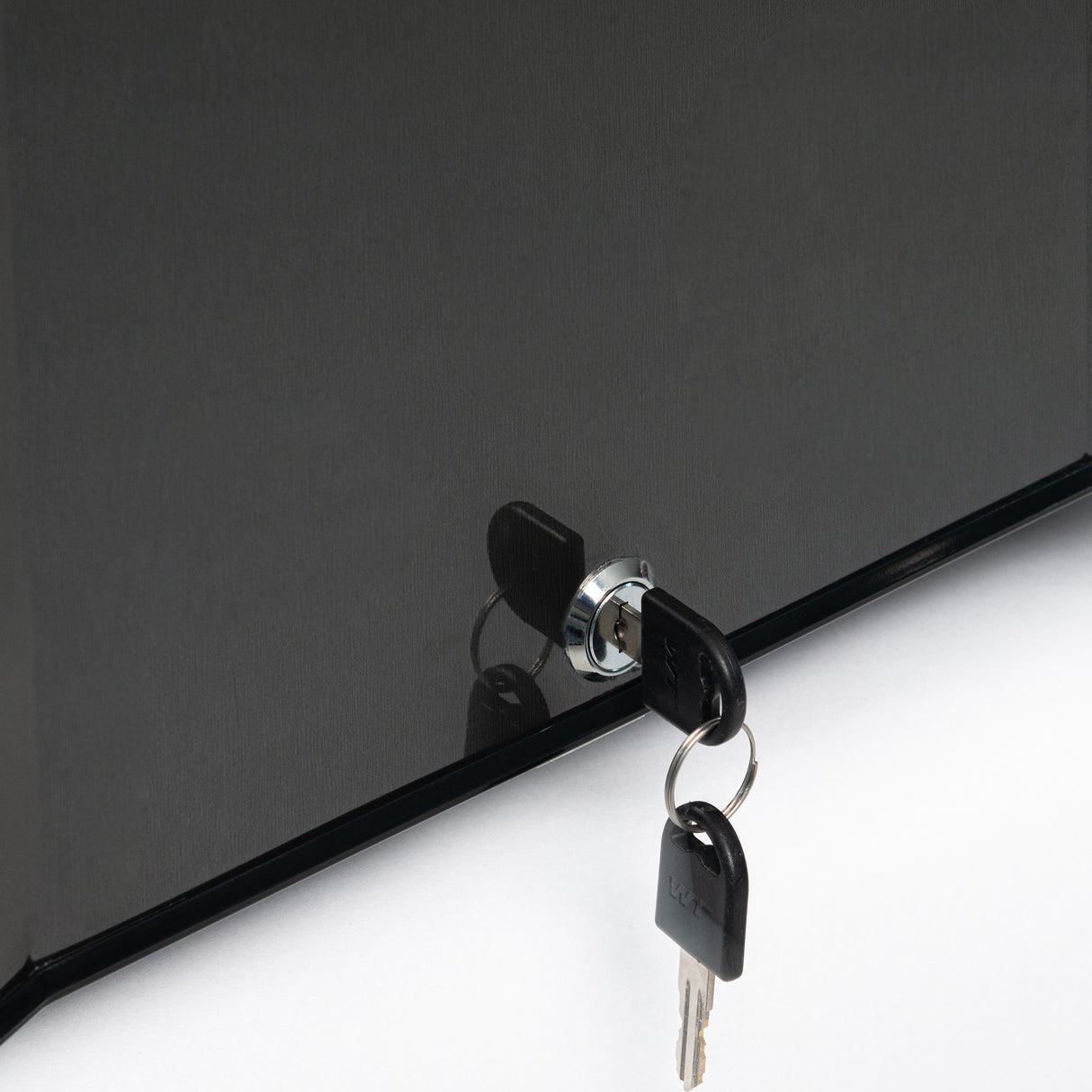 Mini Bar Challenger Gris 46.4x51.8cm Frost de 47 Litros y con Congelador - MINIBAR | Bylmo