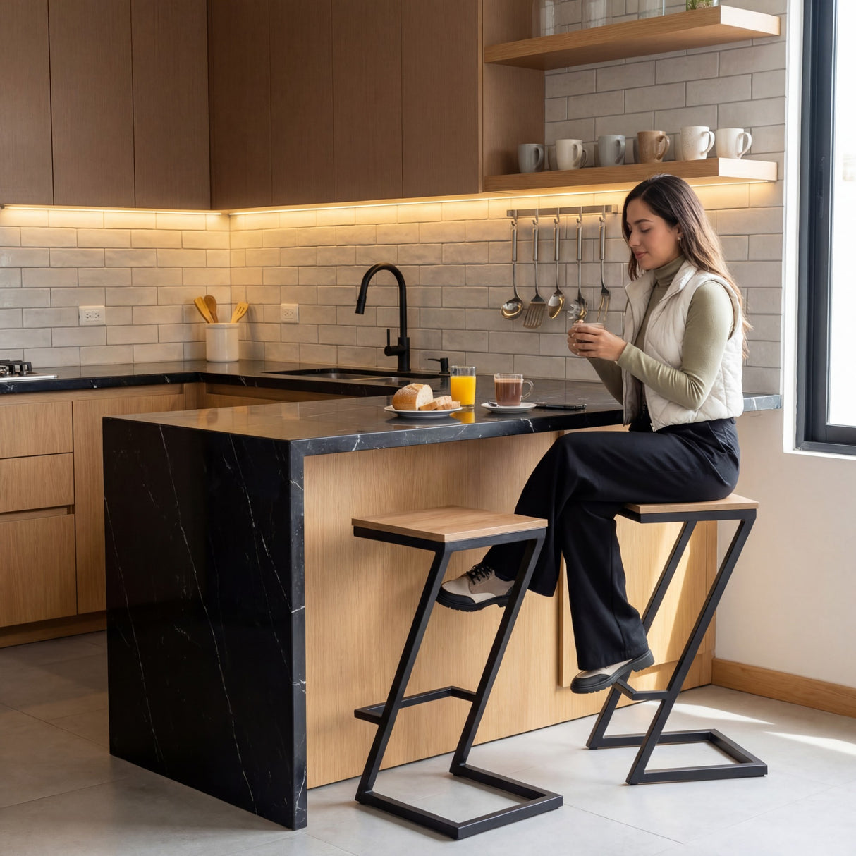 Butaco Mácula y Negro 35x71cm de Asiento Cuadrado sin Espaldar y sin Apoya Brazos - SILLAS Y BUTACOS | Bylmo