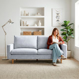 Sofá Plata y Matiz Caoba 195x93cm de Tres Puestos con Apoya Brazos y con Patas - SOFAS Y POLTRONAS | Bylmo